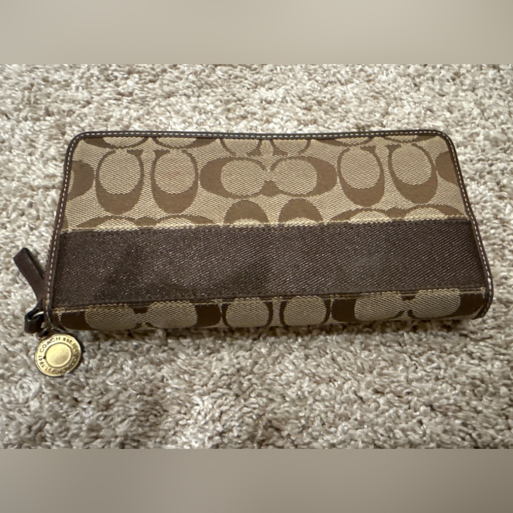 Coach Signature Stripe Zip Wallet – Brown – Classic Style